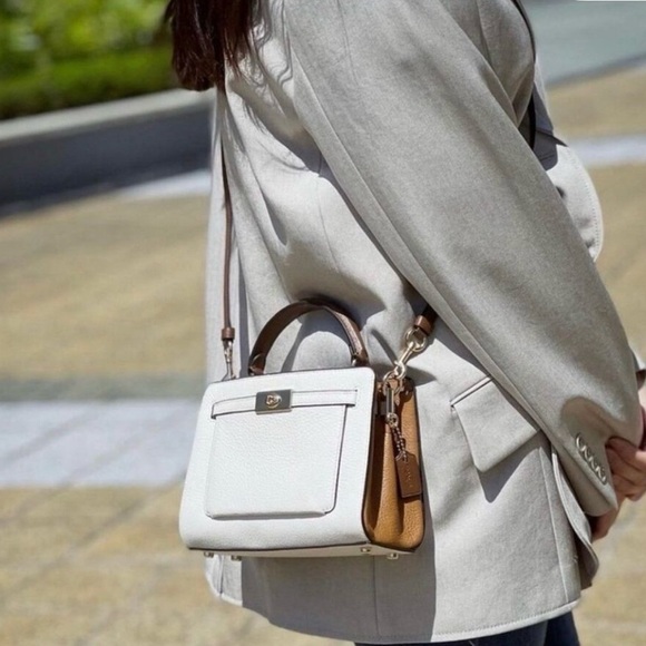 Coach Cream Pebbled Leather Crossbody with Brown Strap !!LIKE NEW! - Picture 6 of 9